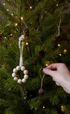 Natural Christmas Decorations: 10 Easy Nature-Inspired DIY Ornaments & Holiday Decor Ideas