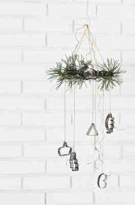 9 Minimalist Christmas Decorations You'll Want to Copy This Year