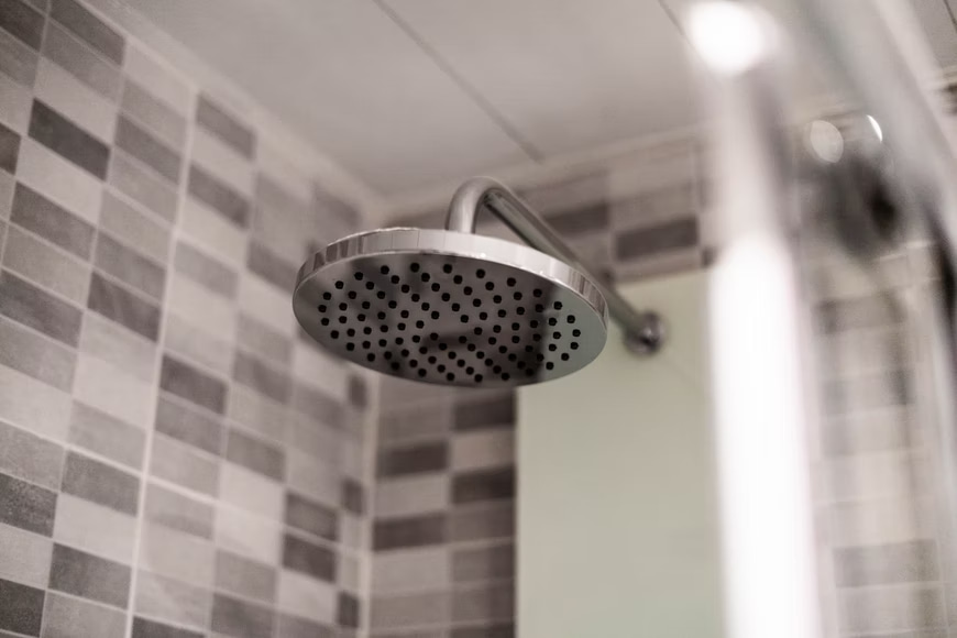 5 Reasons Why a Shower on Rail is Superior to a Traditional Shower Head