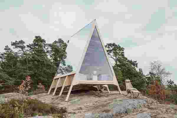 This zero-emission holiday cabin assembles like a puzzle!